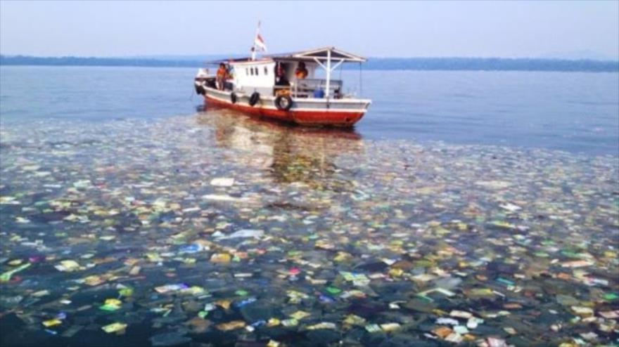 plastico no mediterraneo . hespantv.com